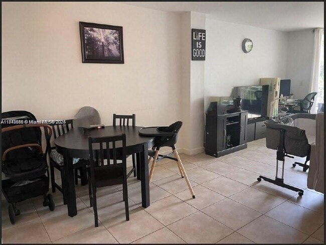 Foto del edificio - 680 NE 64th St