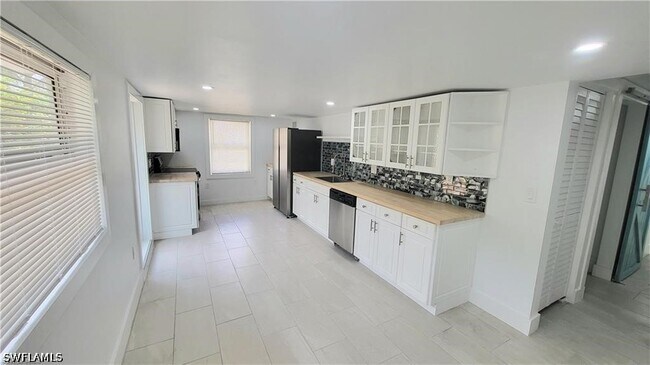 Foto del edificio - 10671 Hampton St