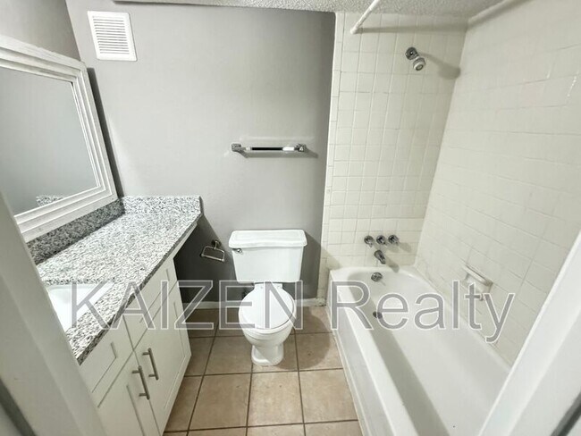 Building Photo - 6747 Quail Hollow Ct
