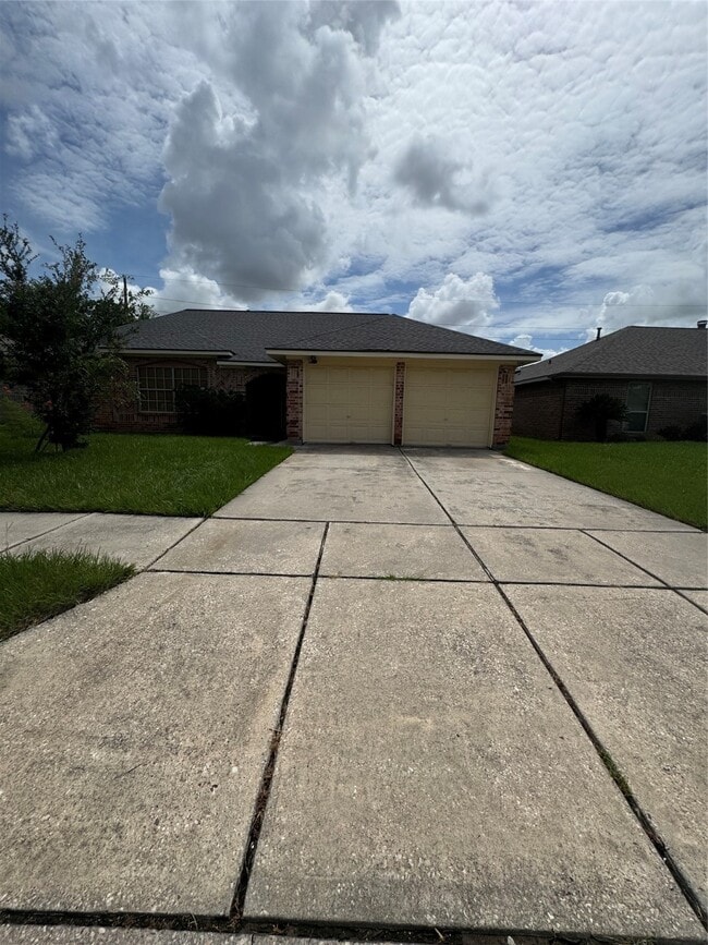 Building Photo - 11922 Sulphur Springs Dr