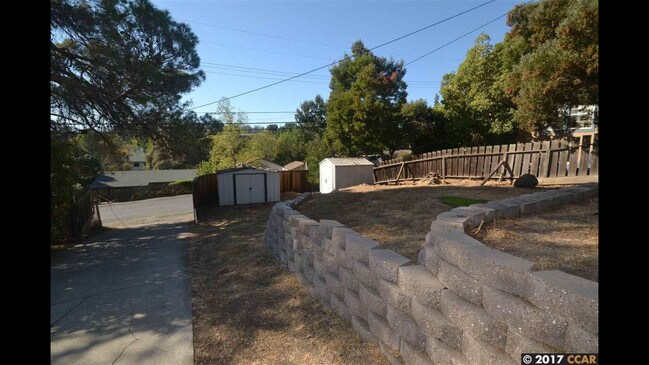 Foto del edificio - 2431 Monterey Ave