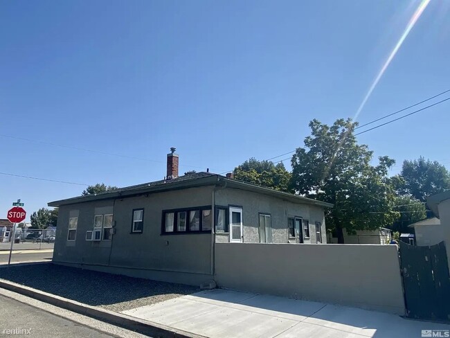 Building Photo - 2 br, 1 bath Duplex - 550 Aiken Street 552