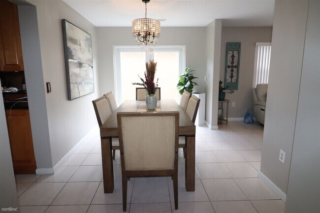 Foto del edificio - 3 br, 2.5 bath House - 5501 NW 51st Ave Wi...