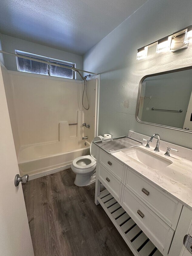 Foto del edificio - Room for Rent - Great Starter Unit