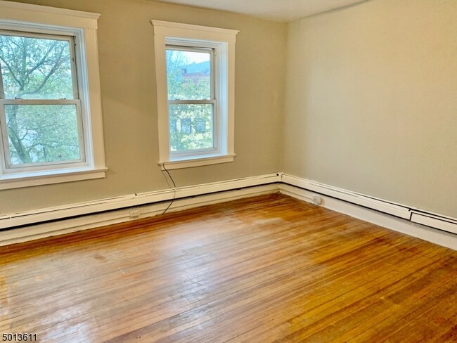 Building Photo - 553 Bloomfield Ave