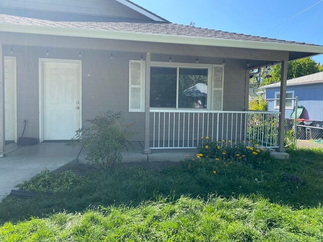Front porch and gated yard - 1107 Niantic St
