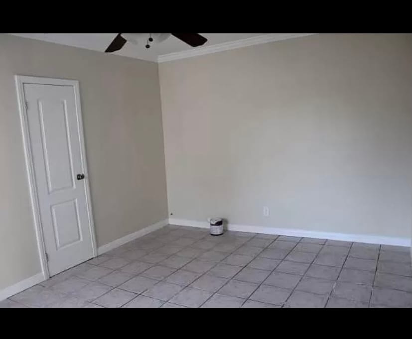 Living Room/Closet - 12442 221st St