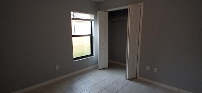 Building Photo - Available now: Newer Construction 3BD / 2B...