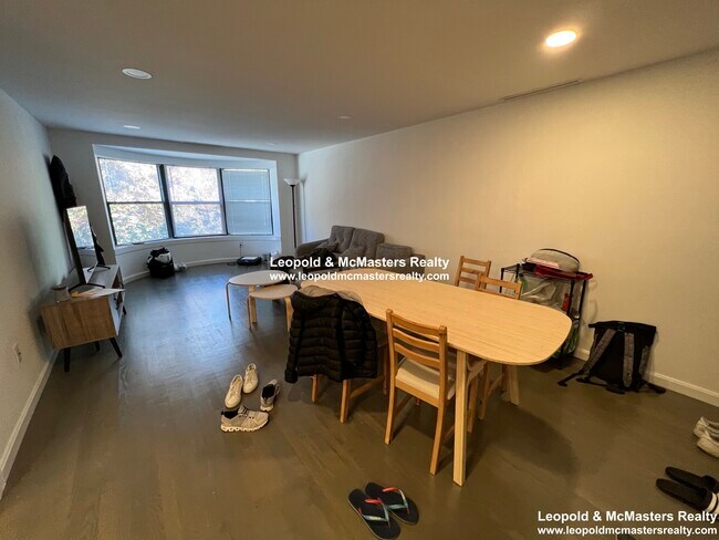 Building Photo - 126 Jersey St