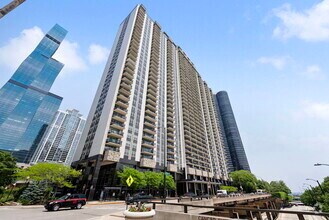 Building Photo - 400 E Randolph St