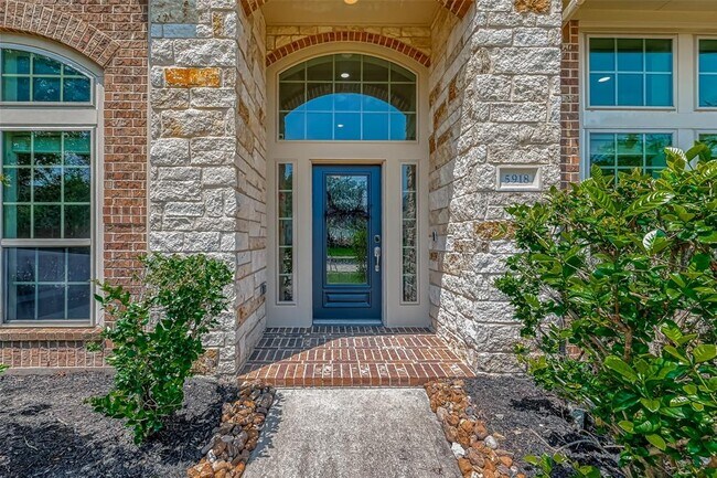 Foto del edificio - 5918 Emmit Creek Ln