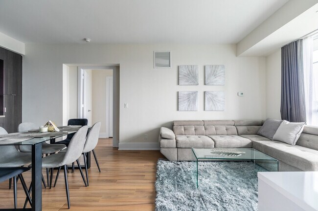 Building Photo - 299 Front St W