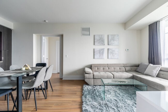 Photo du bâtiment - 299 Front St W