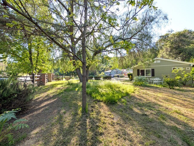 Foto del edificio - 2401 Stokes Canyon Rd