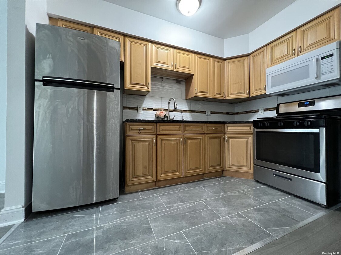 Primary Photo - 101-24 39th Ave