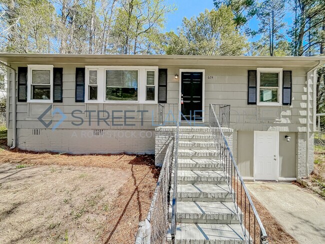 Building Photo - 674 Seymour Dr