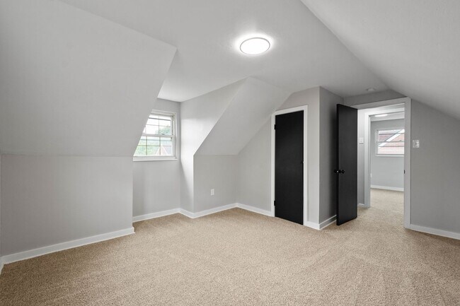 Foto del edificio - Stunning 3 bedroom in McKees Rocks availab...