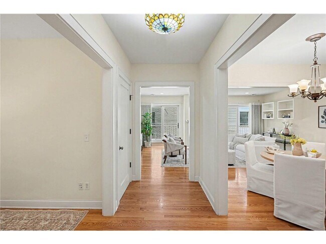 Foto del edificio - 3810 W 31st St
