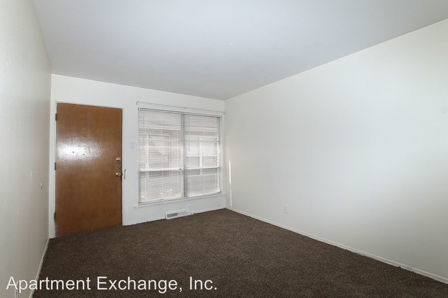 Building Photo - 4444 Brenton Ave
