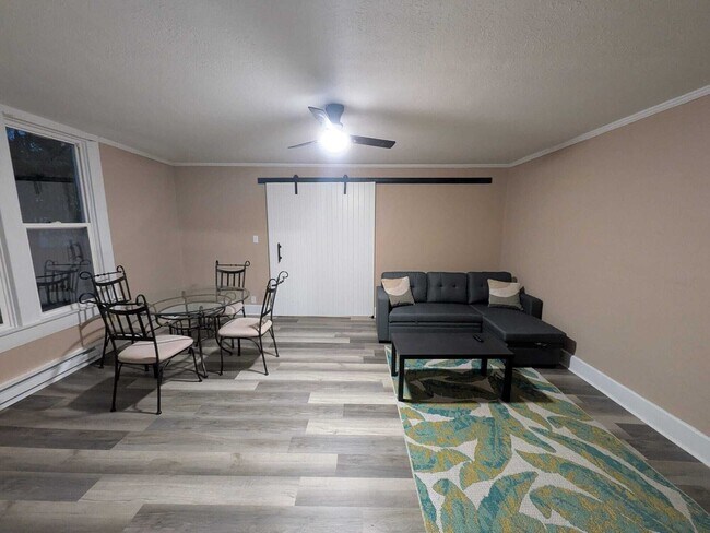 Foto del edificio - 205 S Walters St