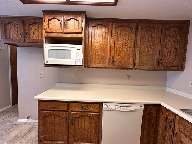 Foto del edificio - SE Visalia condo coming soon!