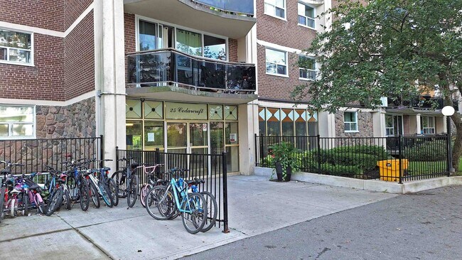 Photo du bâtiment - 25 Cedarcroft Blvd