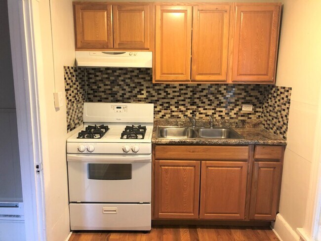 Building Photo - 338 Moseley St