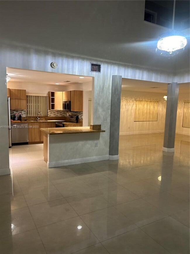 Foto del edificio - 8331 NW 201st Terrace