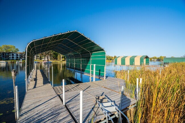 Foto del edificio - Lake Minnetonka Home with Dock & Covered Slip