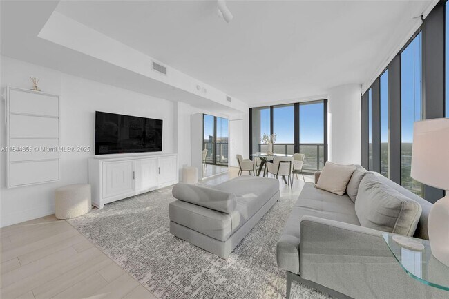 Foto del edificio - 650 NE 32nd St