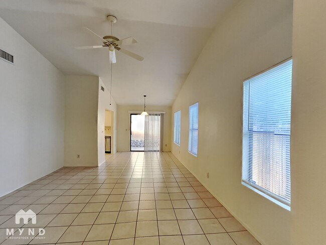 Foto del edificio - 2966 W Country Meadow Dr