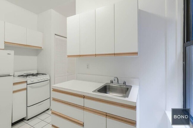 Foto del edificio - 419 E 73rd St