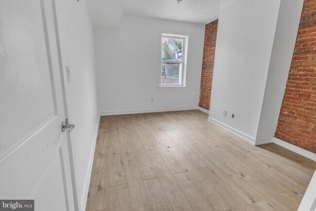 Building Photo - 2313 Frankford Ave