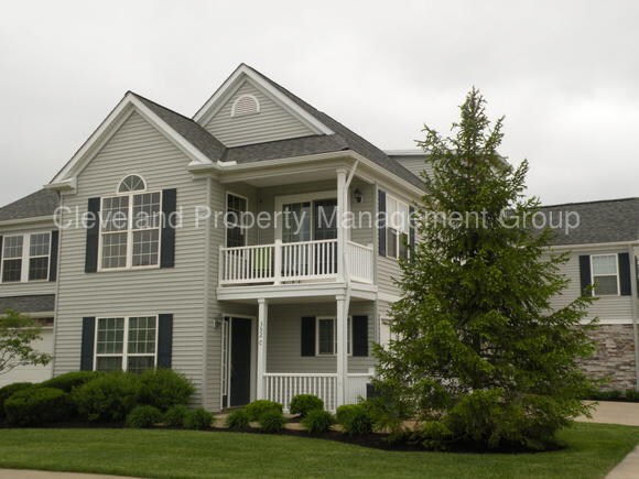 Primary Photo - 352 W Legend Ct