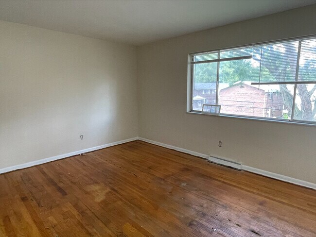 Foto del edificio - 1734 Cromwell Dr