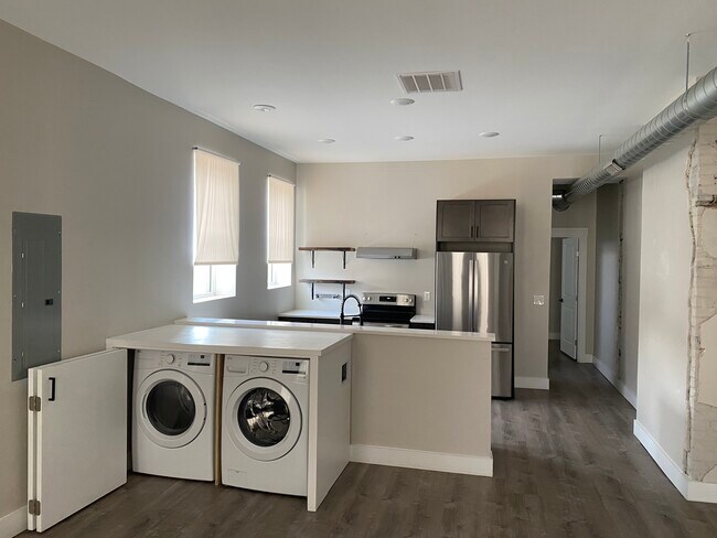 Photo - 906 Saratoga St Apartments