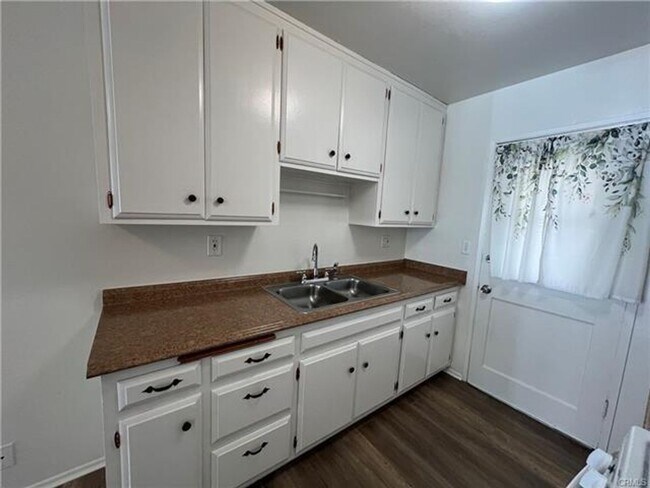Foto del edificio - Beautifully renovated 2-bedroom -  55+ community