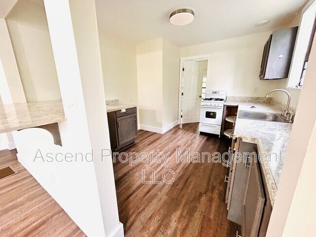 Building Photo - 913 Givens Rd