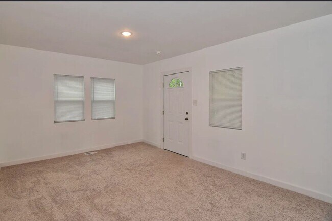 Foto del edificio - Thoughtfully Renovated Home in a Prime Location