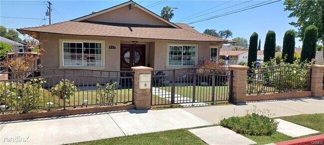 Building Photo - 4 br, 2 bath House - 402 E Cypress Ave