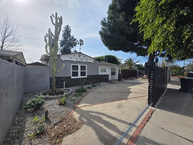 Foto del edificio - 18822 Hart St