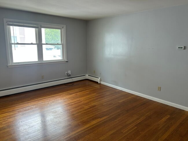 Building Photo - 747 Silver St