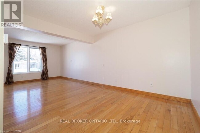 Building Photo - 258 Inverhuron Crescent