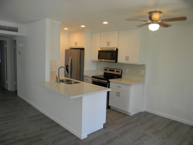 cocina - 748 E Joan D Arc Ave