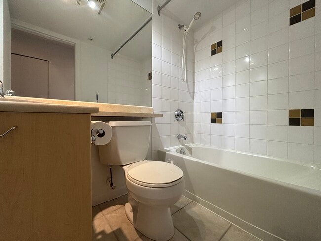 Building Photo - 8180 Granville Av