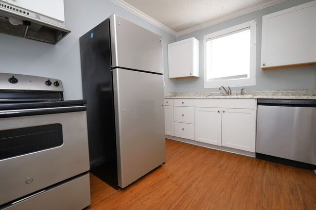 Building Photo - 808 Lilly St