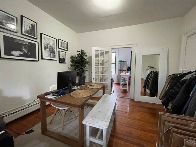 Building Photo - 634 Jersey Ave