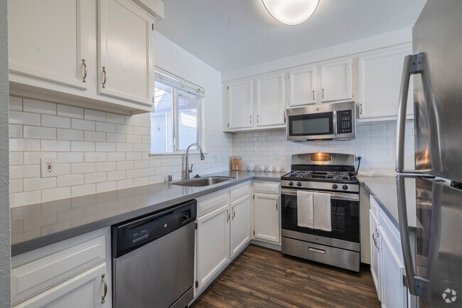 2X2 Platinum - 2BR, 2BA - 1,000SF - Kitchen - The Terraces