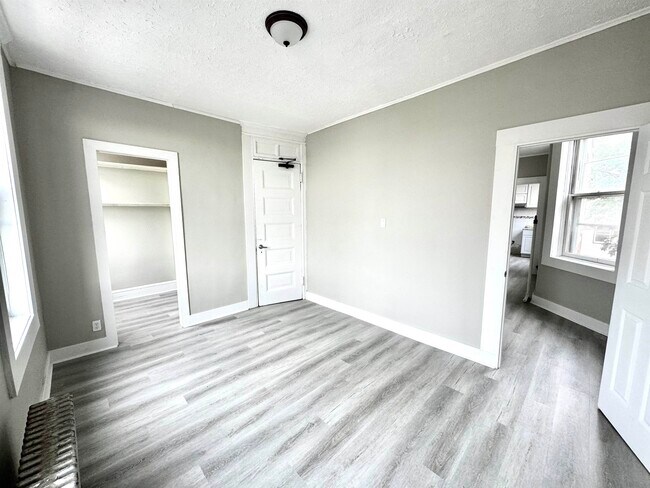 Foto del edificio - 185 Beacon Ave