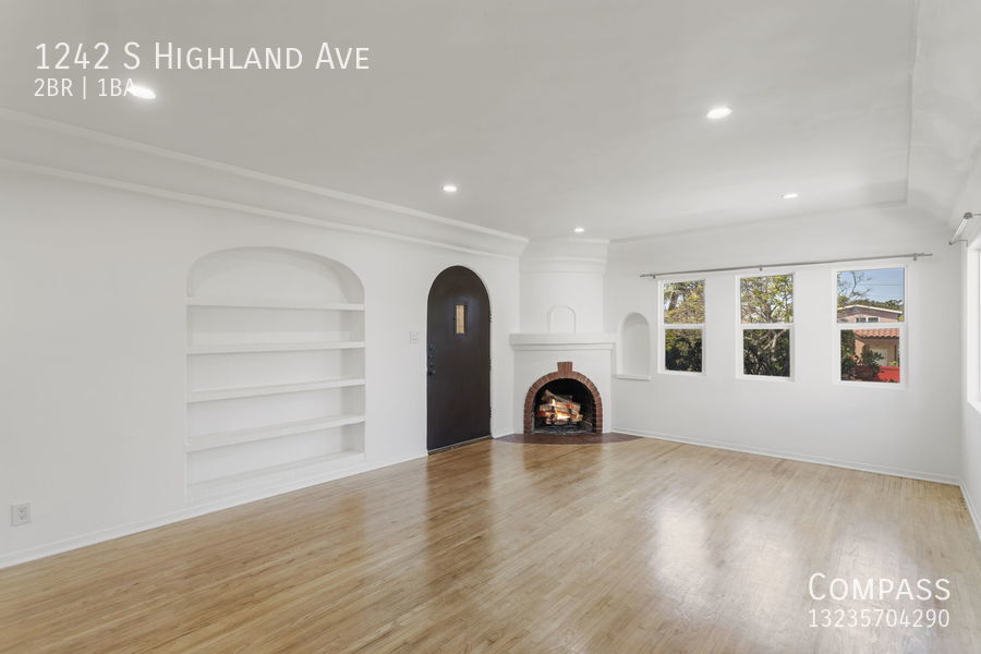 Primary Photo - Updated Spanish Style Duplex with 1600 Sq....
